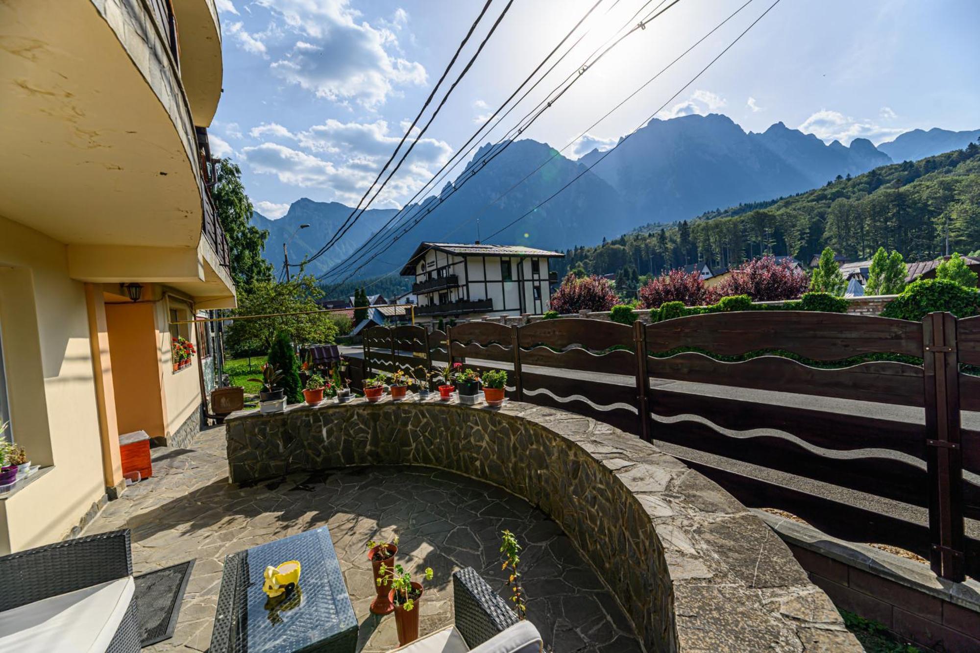 Casa Ramino Hotel Busteni Exterior photo